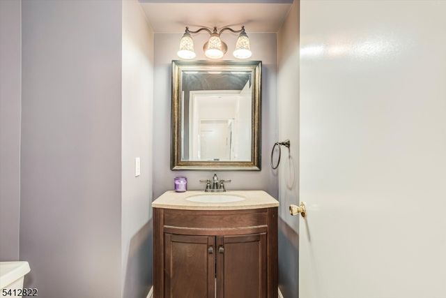 1 Weatherhill Rd, Hamburg Boro, NJ 07419