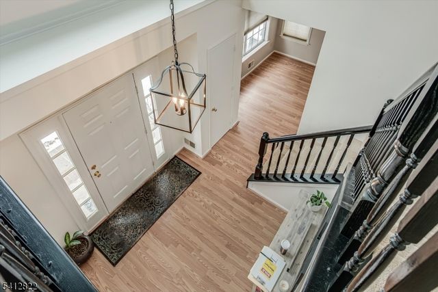 1 Weatherhill Rd, Hamburg Boro, NJ 07419