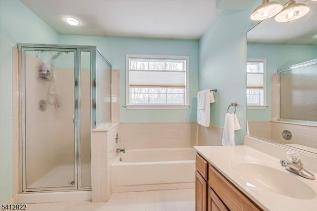 1 Weatherhill Rd, Hamburg Boro, NJ 07419