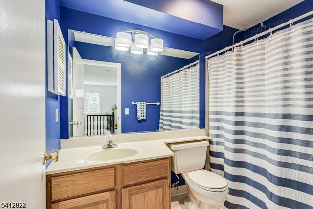 1 Weatherhill Rd, Hamburg Boro, NJ 07419