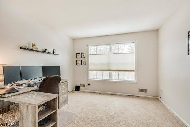 1 Weatherhill Rd, Hamburg Boro, NJ 07419