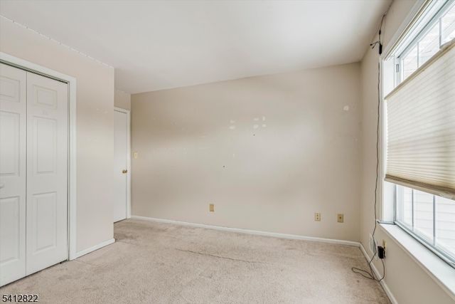 1 Weatherhill Rd, Hamburg Boro, NJ 07419