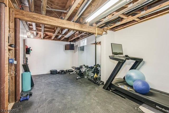 1 Weatherhill Rd, Hamburg Boro, NJ 07419