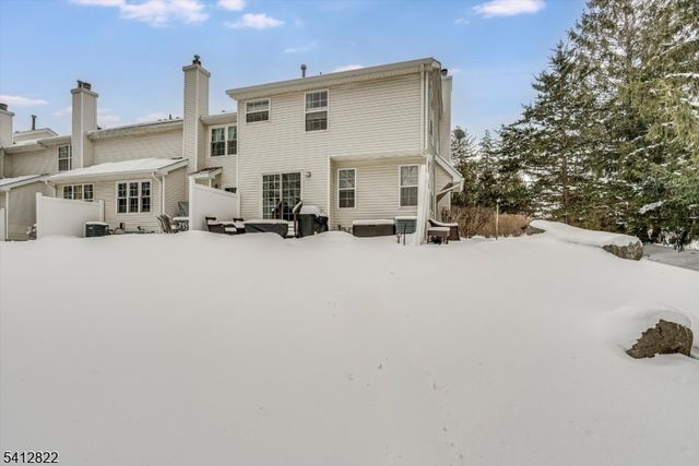 1 Weatherhill Rd, Hamburg Boro, NJ 07419