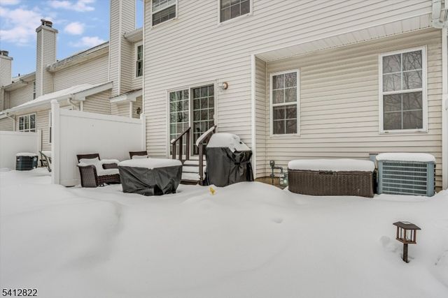 1 Weatherhill Rd, Hamburg Boro, NJ 07419