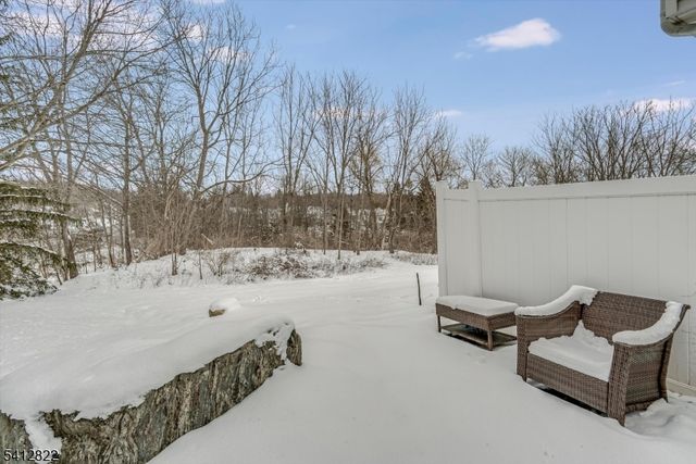 1 Weatherhill Rd, Hamburg Boro, NJ 07419