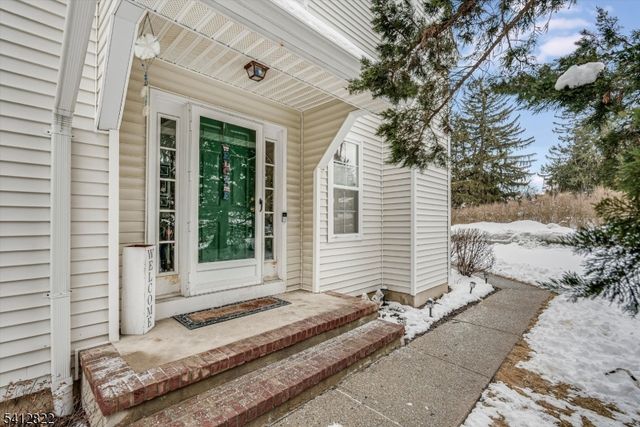 1 Weatherhill Rd, Hamburg Boro, NJ 07419