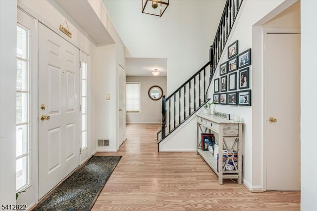 1 Weatherhill Rd, Hamburg Boro, NJ 07419