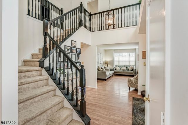 1 Weatherhill Rd, Hamburg Boro, NJ 07419