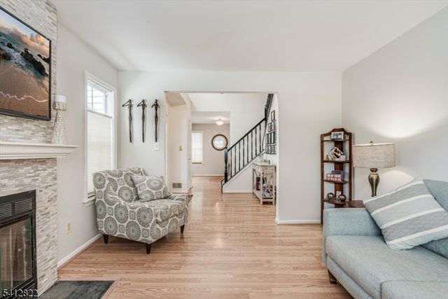 1 Weatherhill Rd, Hamburg Boro, NJ 07419