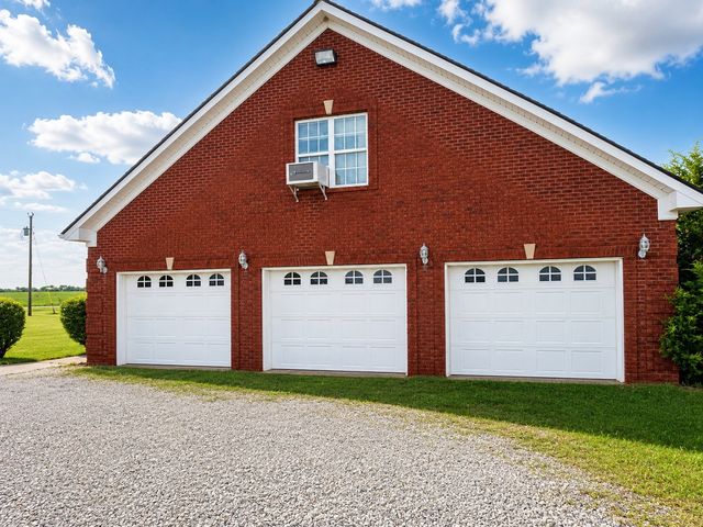 23 Skidmore Ln, Winchester, TN 37398