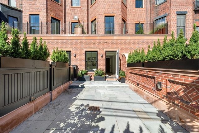 260-262 Commonwealth Avenue 1B, Boston, MA 02116