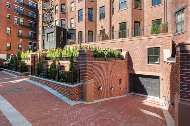 260-262 Commonwealth Avenue 1B, Boston, MA 02116