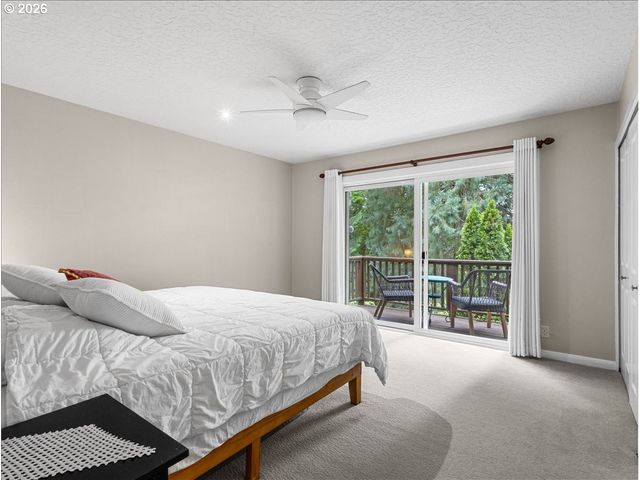 934 Sw CHELTENHAM St, Portland, OR 97239