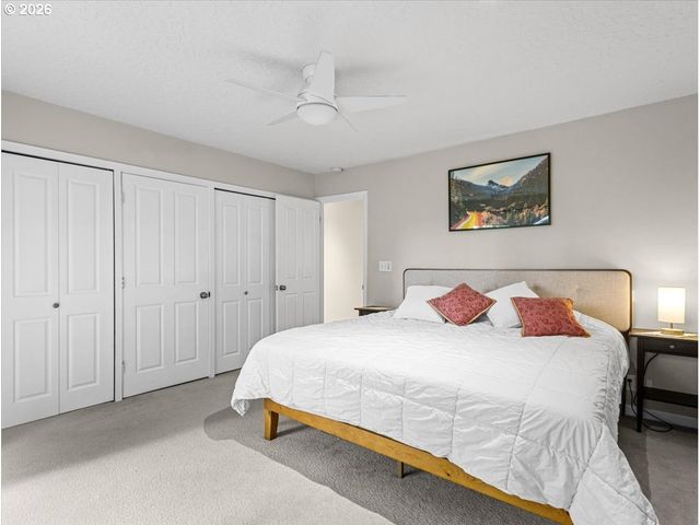934 Sw CHELTENHAM St, Portland, OR 97239