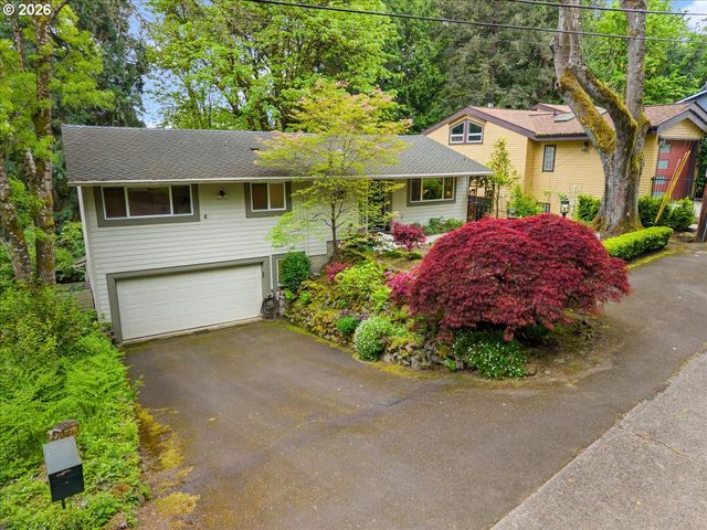 934 Sw CHELTENHAM St, Portland, OR 97239