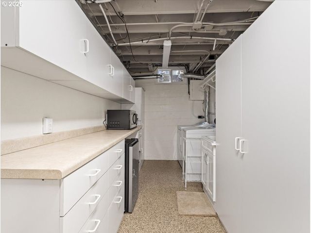 934 Sw CHELTENHAM St, Portland, OR 97239