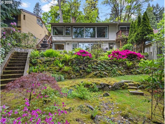 934 Sw CHELTENHAM St, Portland, OR 97239