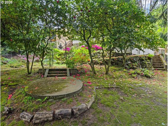 934 Sw CHELTENHAM St, Portland, OR 97239