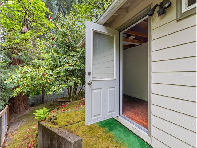 934 Sw CHELTENHAM St, Portland, OR 97239