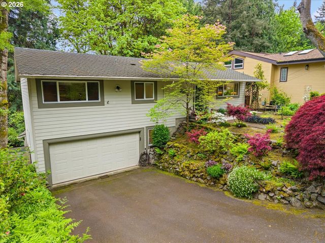 934 Sw CHELTENHAM St, Portland, OR 97239