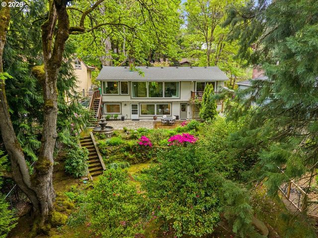 934 Sw CHELTENHAM St, Portland, OR 97239