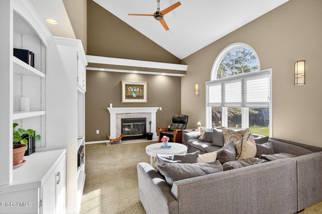 10 Gailes Drive, Bethlehem, NY 12159