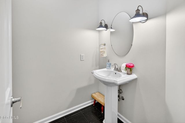 10 Gailes Drive, Bethlehem, NY 12159