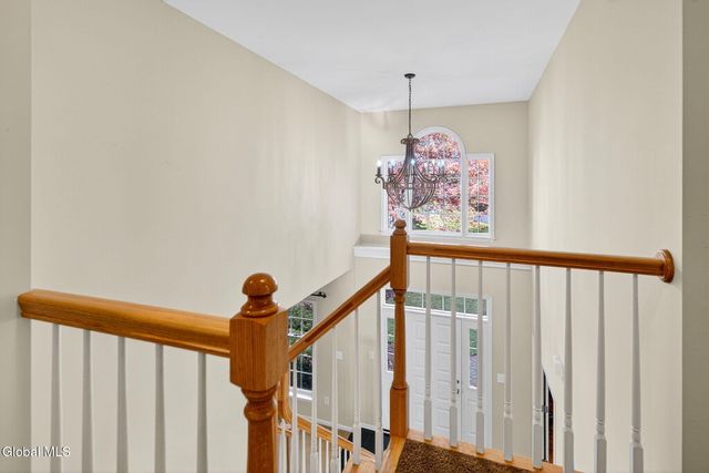 10 Gailes Drive, Bethlehem, NY 12159