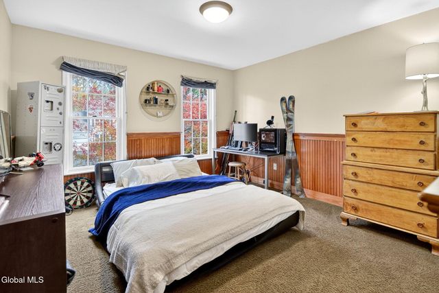 10 Gailes Drive, Bethlehem, NY 12159