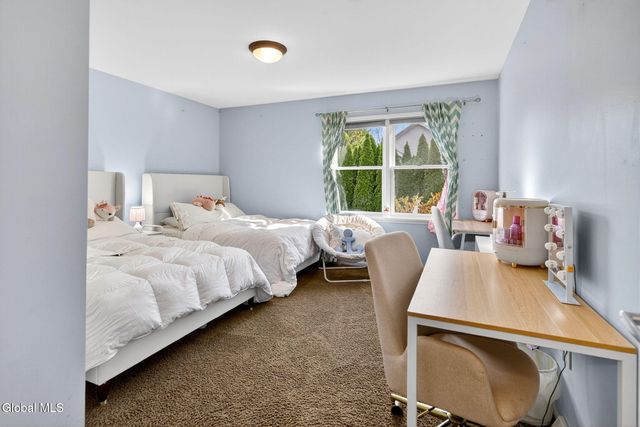 10 Gailes Drive, Bethlehem, NY 12159