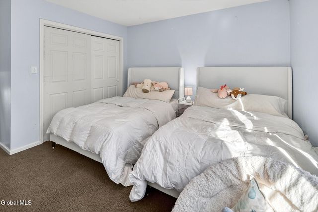 10 Gailes Drive, Bethlehem, NY 12159