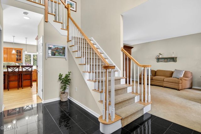 10 Gailes Drive, Bethlehem, NY 12159