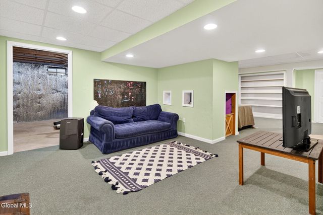 10 Gailes Drive, Bethlehem, NY 12159