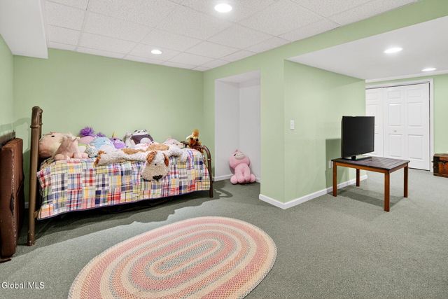 10 Gailes Drive, Bethlehem, NY 12159