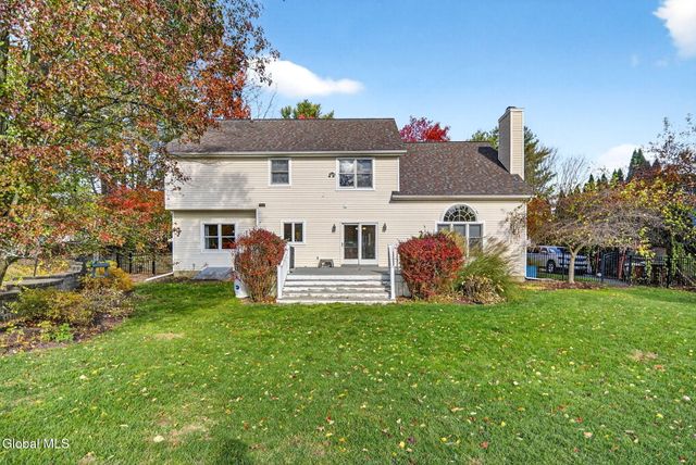 10 Gailes Drive, Bethlehem, NY 12159