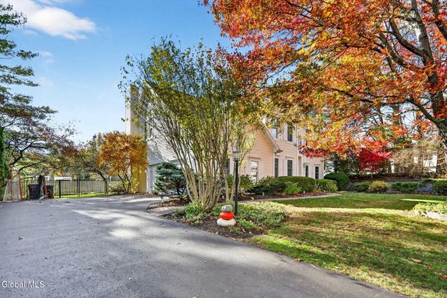 10 Gailes Drive, Bethlehem, NY 12159