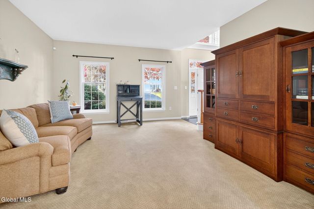 10 Gailes Drive, Bethlehem, NY 12159