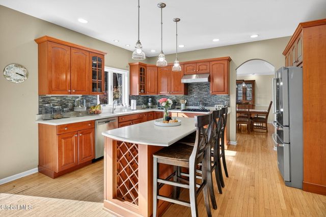 10 Gailes Drive, Bethlehem, NY 12159