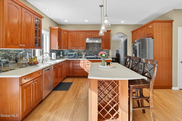 10 Gailes Drive, Bethlehem, NY 12159