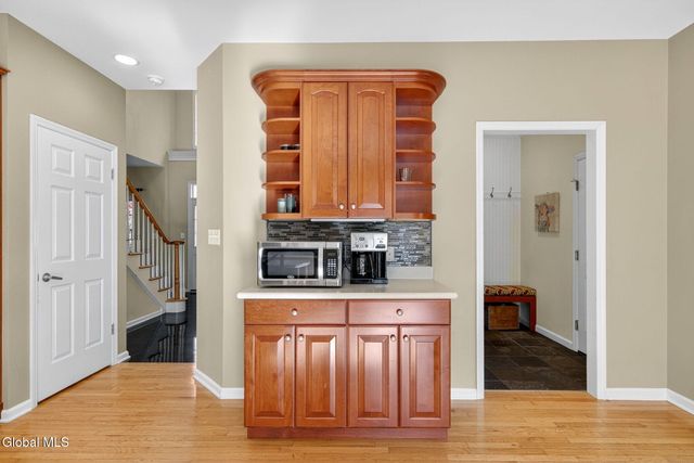 10 Gailes Drive, Bethlehem, NY 12159