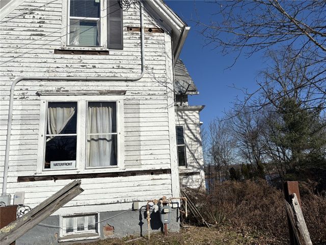 351 COUNTY Road, Barrington, RI 02806