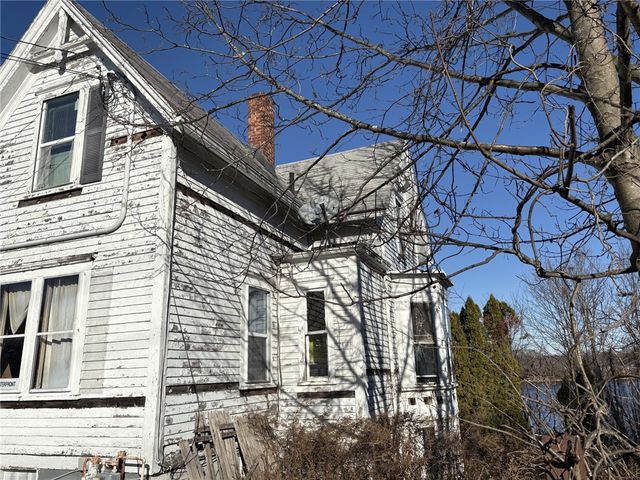 351 COUNTY Road, Barrington, RI 02806