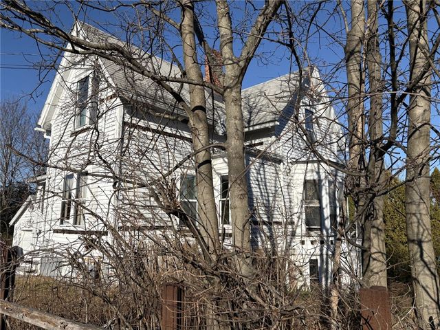 351 COUNTY Road, Barrington, RI 02806
