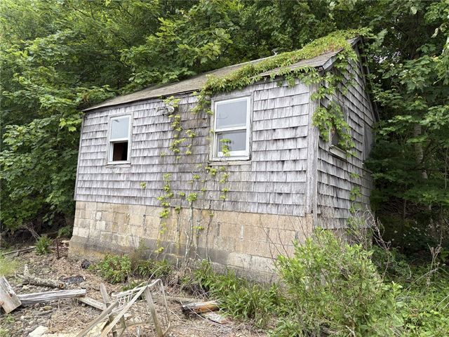 351 COUNTY Road, Barrington, RI 02806