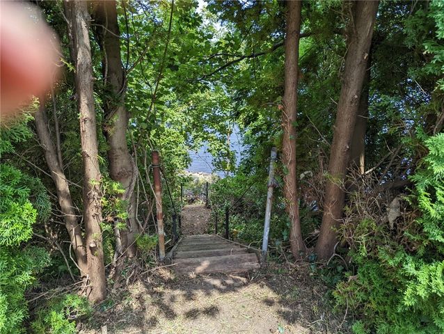 351 COUNTY Road, Barrington, RI 02806