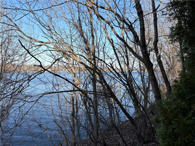 351 COUNTY Road, Barrington, RI 02806