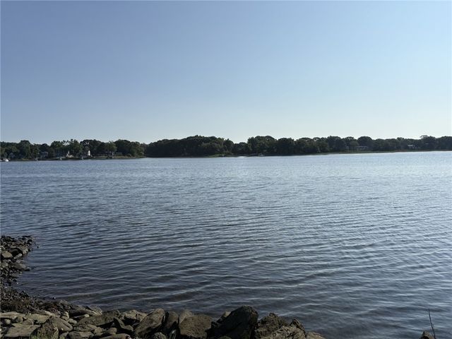 351 COUNTY Road, Barrington, RI 02806