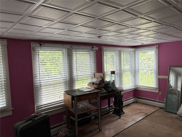 351 COUNTY Road, Barrington, RI 02806