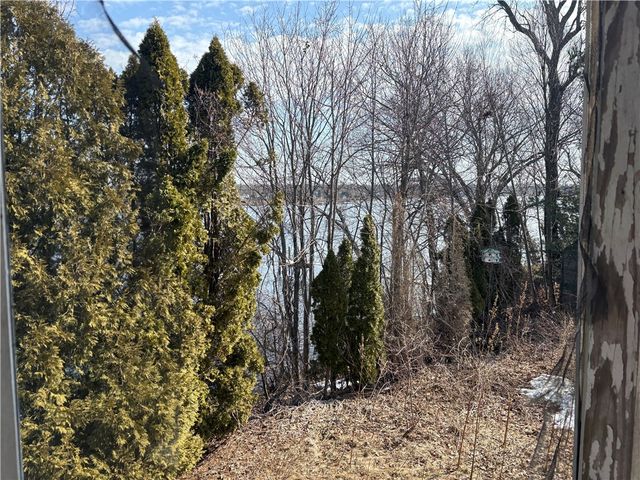 351 COUNTY Road, Barrington, RI 02806